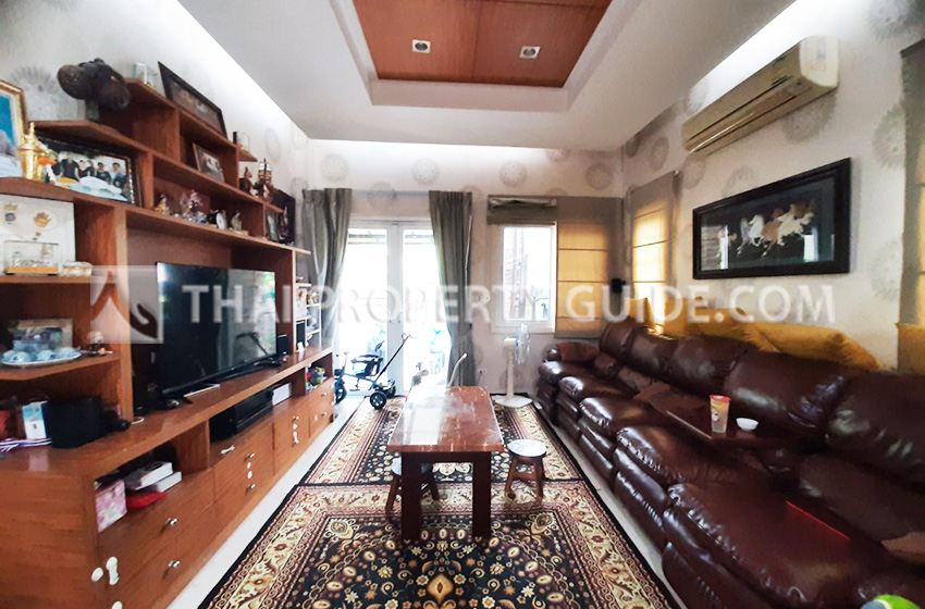 House with Private Pool in Sukhumvit 